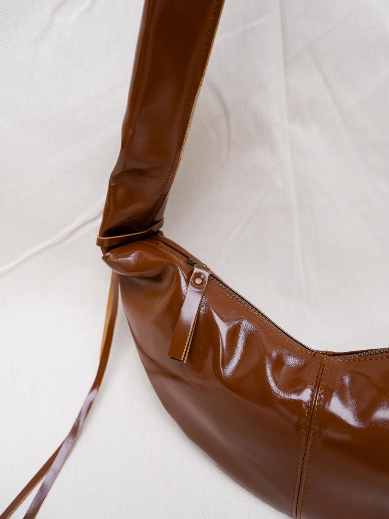 Banana bag XS glossy brown - Ferent Bags