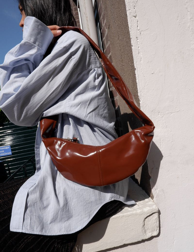 Banana bag XS glossy brown - Ferent Bags