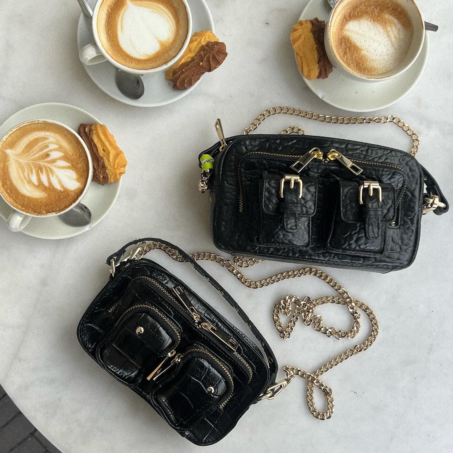 Descubre la Versatilidad y Elegancia: Bolsos Negros de Ferent Bags