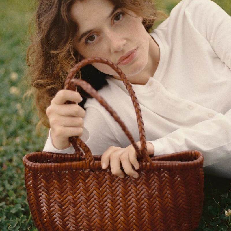 Bolsos de fibra natural rafia, mimbre, yute y más allá del verano