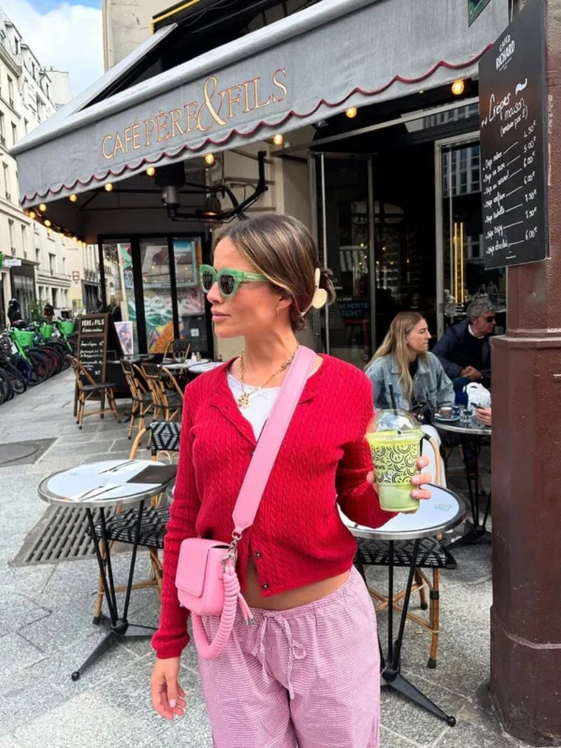 Ideas para combinar tu vestido rosa con zapatos y bolso de invitada