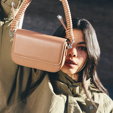 Las mini bags y cómo llevarlas con tus looks del día a día y ocasiones especiales