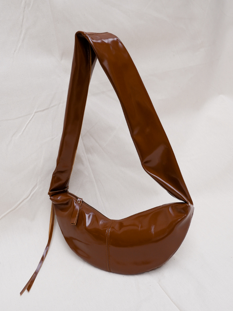 Banana bag XS glossy brown - Ferent Bags 