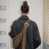 Buckle Banana XL dark brown suede