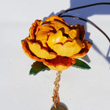 Charm de piel flor Mudan mostaza