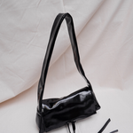 Triangle Messenger Bag crushed patent black - Ferent Bags 