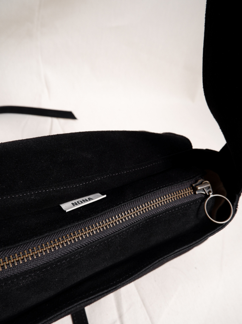 Triangle Messenger Bag black - Ferent Bags 