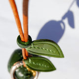 Charm de piel granada verde